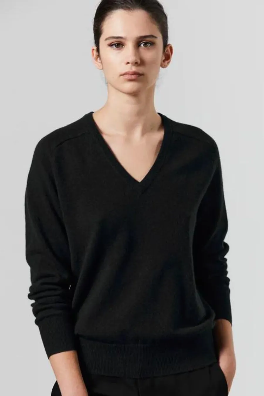 Amy Cashmere V-Neck Black