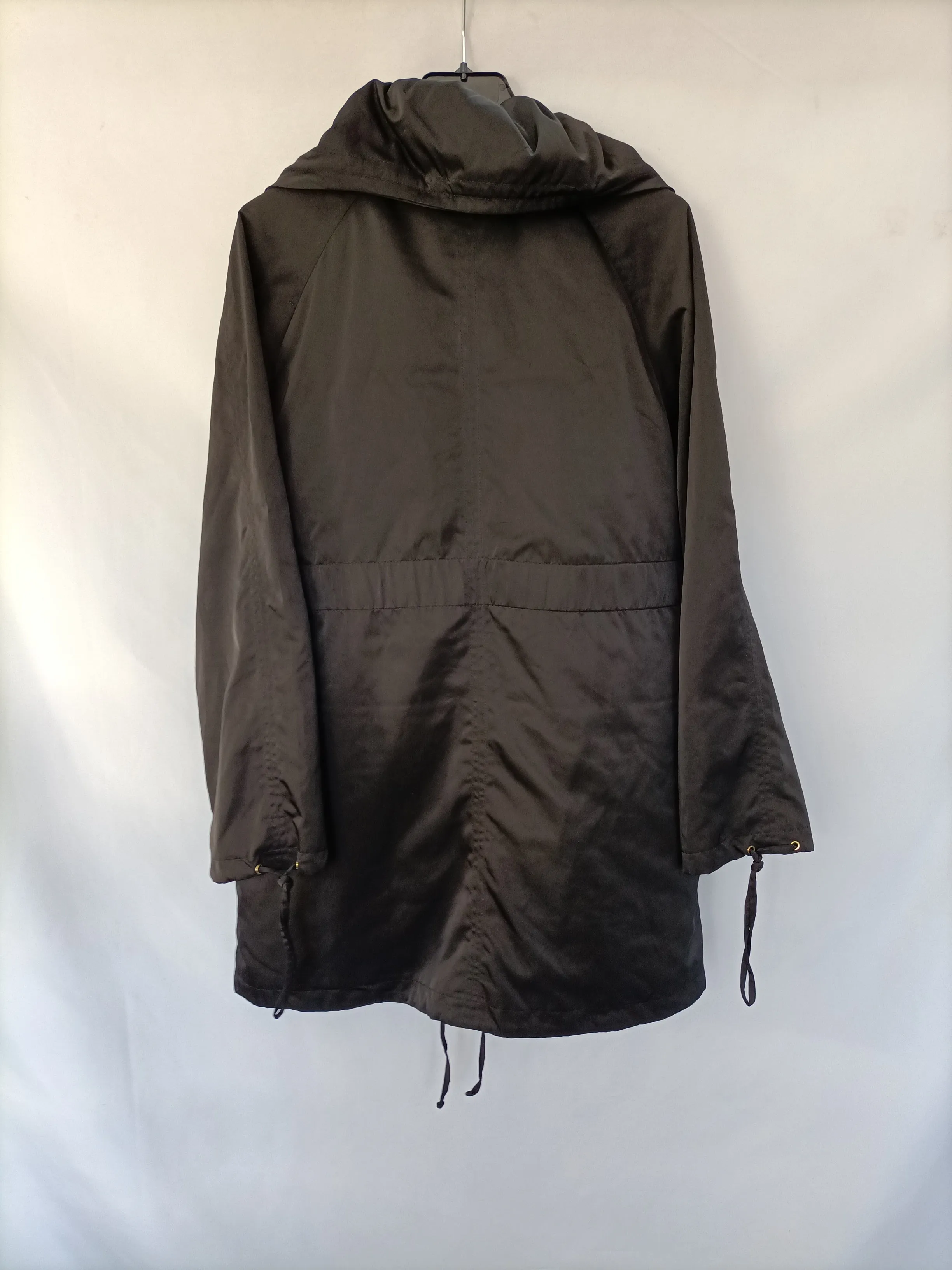 GALERIA PRIVADA. Parka negra lazada T.40
