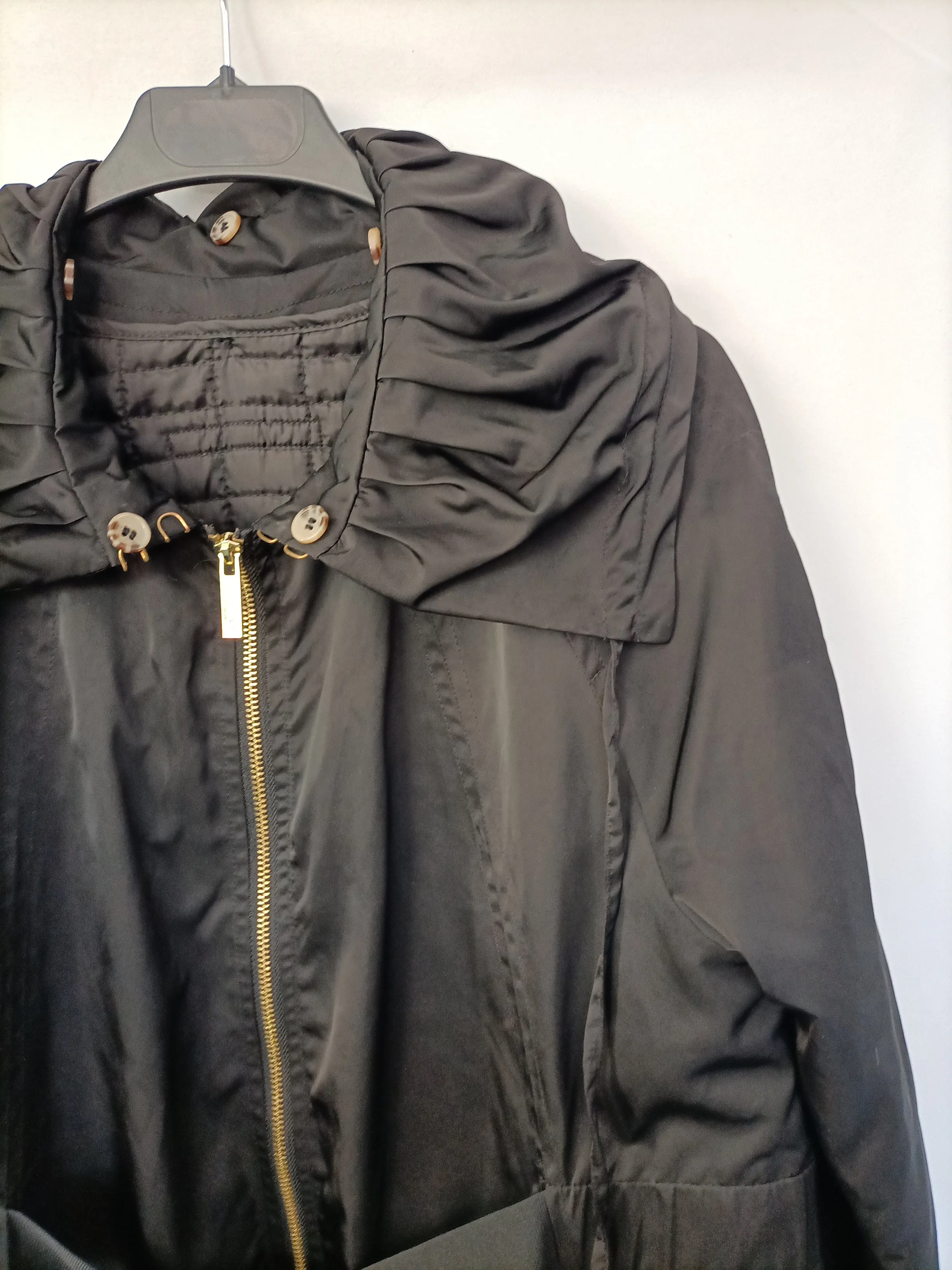 GALERIA PRIVADA. Parka negra lazada T.40