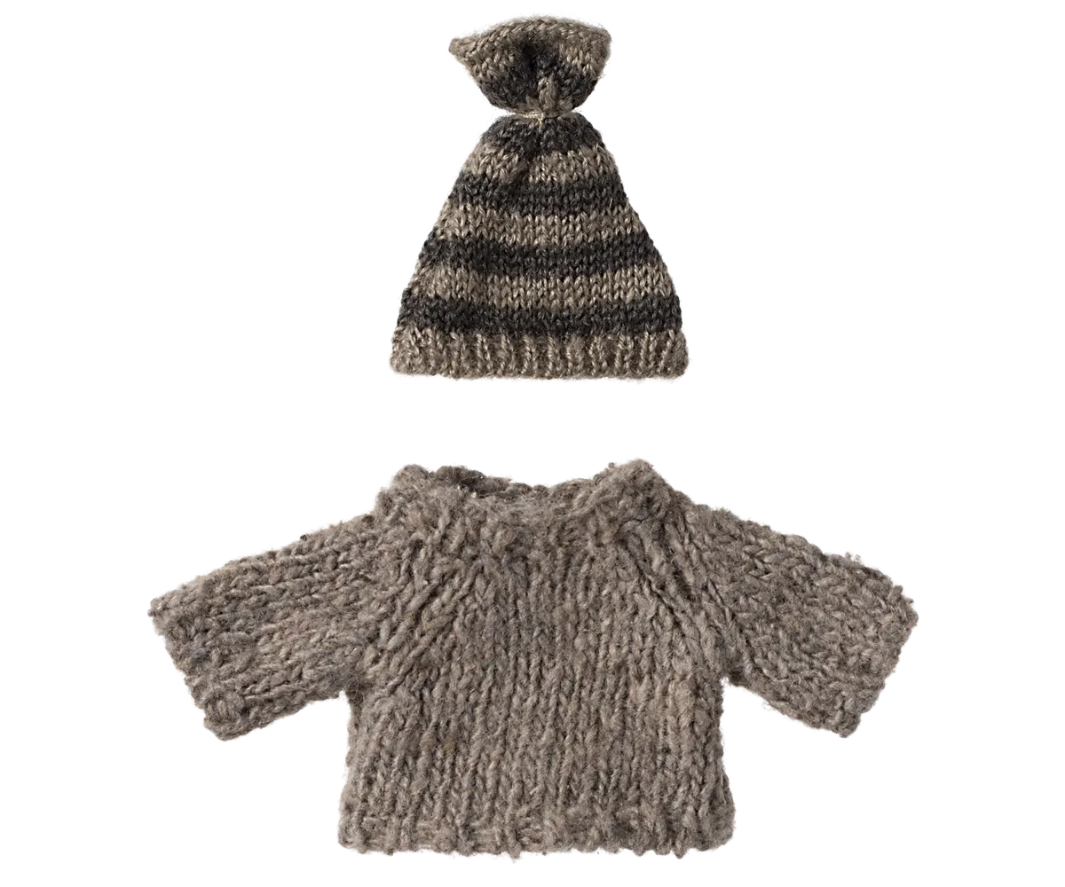 Knitted sweater and hat, Big brother mouse